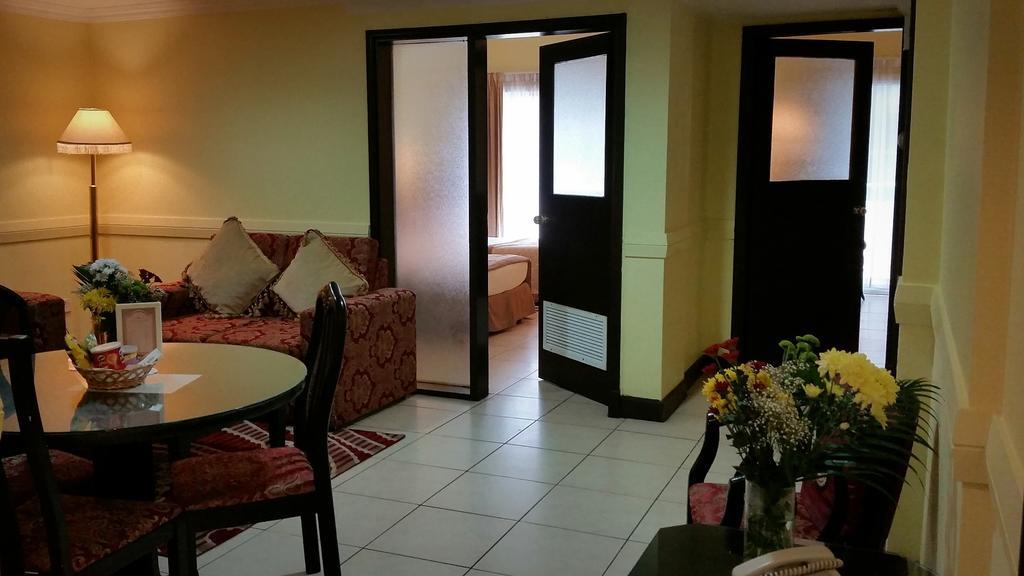 Deebaj Al Khabisi Plaza Aparthotel Dubai Exterior foto